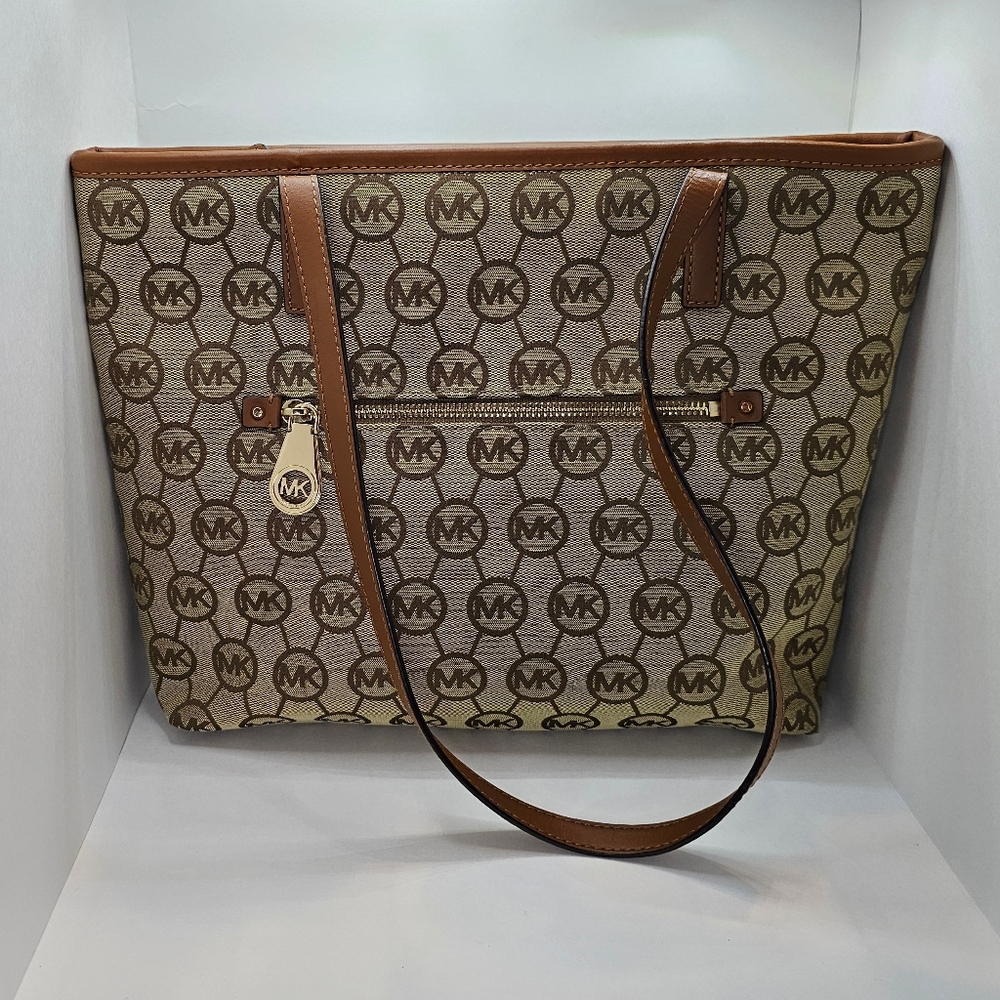 ❌️Sold❌️ Michael Kors Montauk Signature Tote Bag